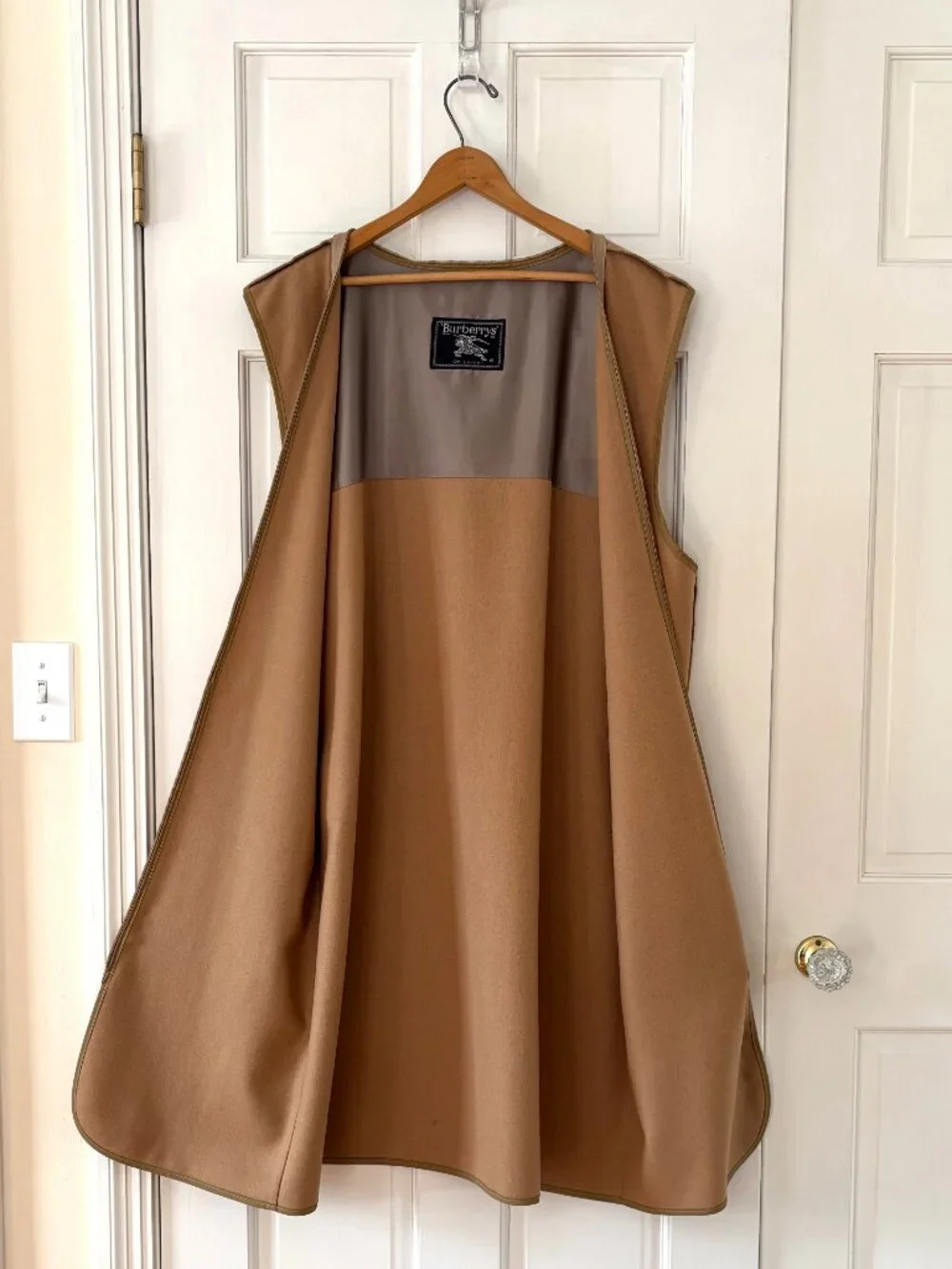 Vintage Burberry's Trenchcoat w/ zip-in wool lining & removable wool collar - Picture 9 of 9